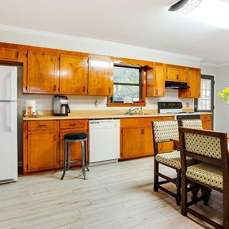Doyline Cottage With Large Porch And Lake Access! Екстер'єр фото